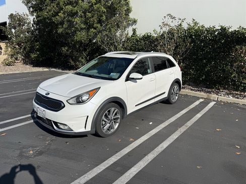 Used 2017 Kia Niro Touring w/ Advanced Technology Package image 1