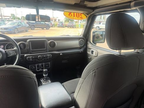 Used 2018 Jeep Wrangler Unlimited Sport S AWD/4WD image 33