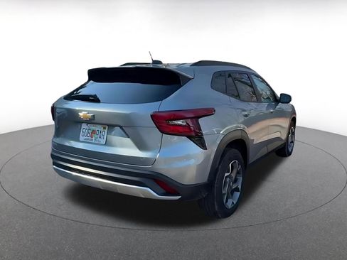 Used 2025 Chevrolet Trax LT image 12