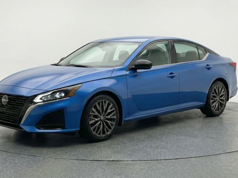 Used 2025 Nissan Altima 2.5 SV image 3