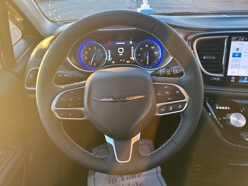 New 2026 Chrysler Pacifica Select image 14