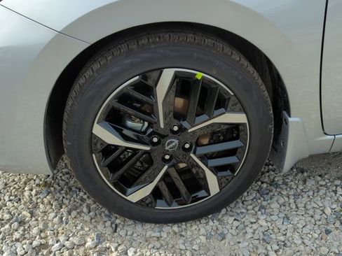 New 2025 Nissan Versa SR w/ Trunk Package FWD image 34