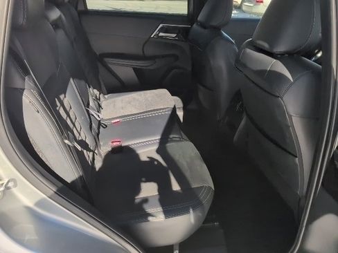 Used 2024 Mitsubishi Outlander SE image 8