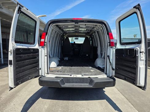 Used 2022 Chevrolet Express 2500 w/ Driver Convenience Package image 8