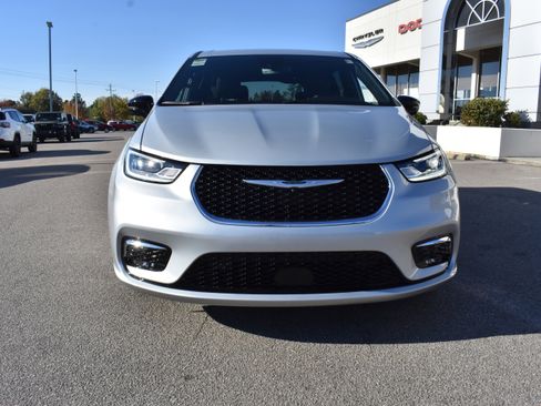 New 2026 Chrysler Pacifica Select image 4