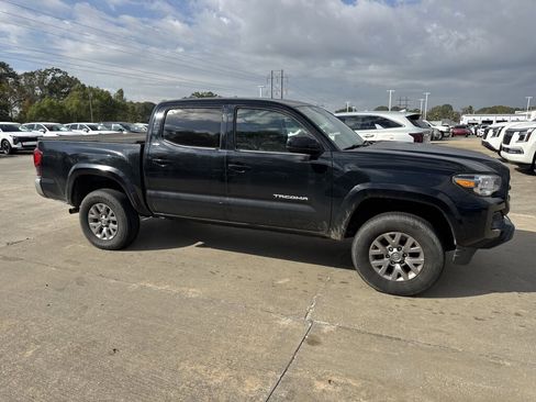 Used 2018 Toyota Tacoma SR5 image 18