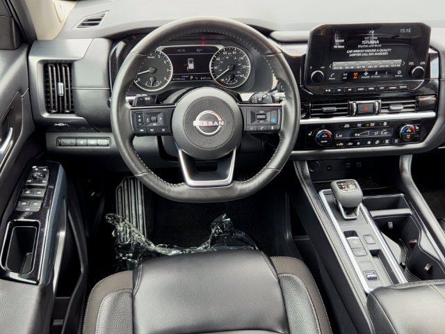 Used 2025 Nissan Pathfinder SL w/ SL Premium Package FWD image 15