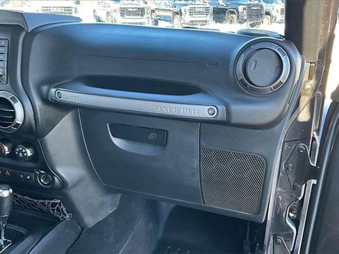 Used 2017 Jeep Wrangler Unlimited Freedom Edition image 26