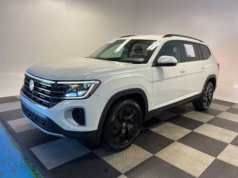 Certified 2024 Volkswagen Atlas SE FWD image 3