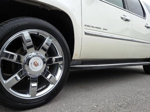 Used 2010 Cadillac Escalade ESV Luxury AWD/4WD image 7