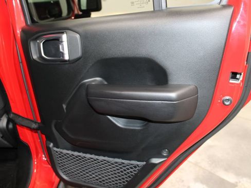 Used 2020 Jeep Wrangler Unlimited Rubicon w/ Cold Weather Group AWD/4WD image 36