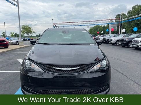 New 2025 Chrysler Voyager LX image 3