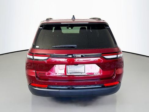 New 2025 Jeep Grand Cherokee Altitude image 6