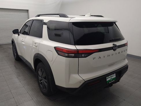 Used 2022 Nissan Pathfinder SV w/ SV Premium Package image 5