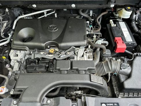 Used 2019 Toyota RAV4 LE FWD image 31