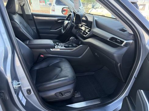 Used 2022 Toyota Highlander Platinum AWD/4WD image 28