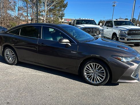 Used 2019 Toyota Avalon XLE image 5