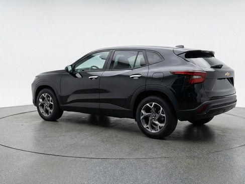 Used 2025 Chevrolet Trax LT image 6