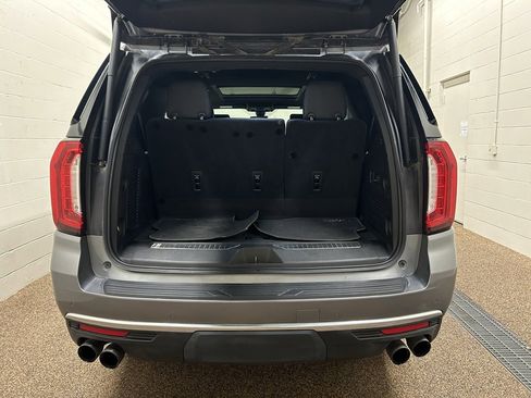 Used 2021 GMC Yukon Denali w/ Denali Premium Package image 12