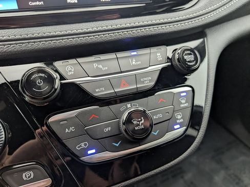 New 2026 Chrysler Pacifica Select image 28