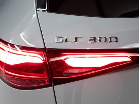 New 2027 Mercedes-Benz GLC 300 4MATIC image 9