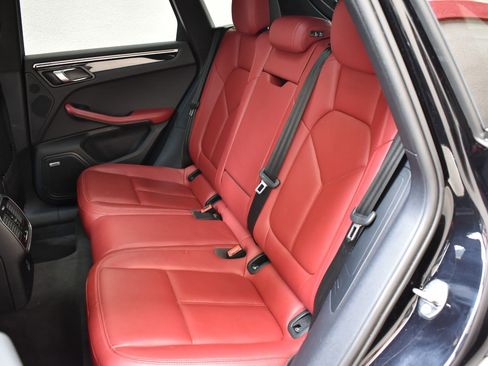 Used 2023 Porsche Macan AWD/4WD image 16