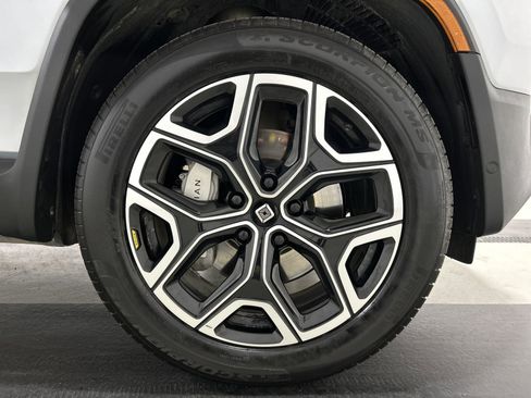 Used 2025 Rivian R1S Adventure AWD/4WD image 11