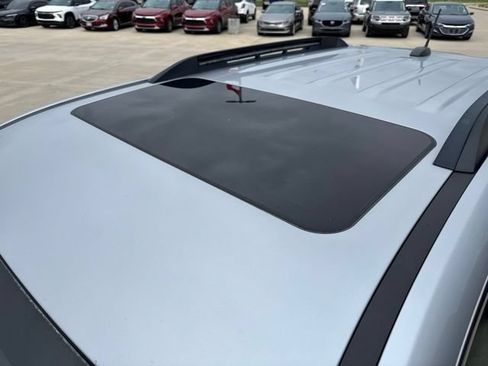 Used 2017 GMC Terrain SLE w/ Chrome Package FWD image 8