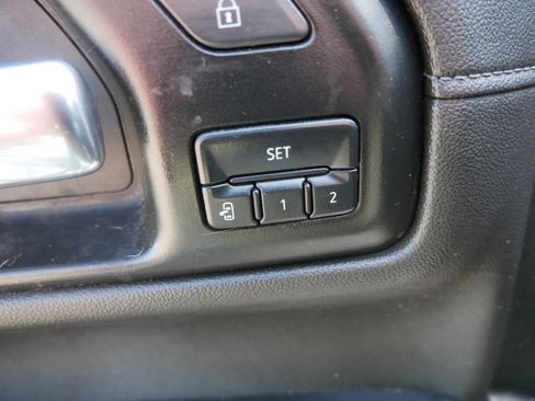 Used 2021 Chevrolet Silverado 1500 LTZ w/ Technology Package AWD/4WD image 24