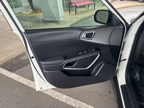 Used 2024 Kia Soul S image 11