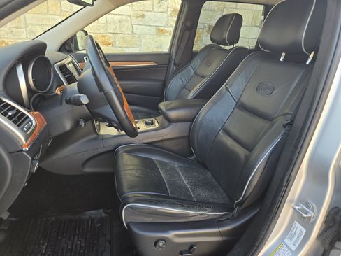 Used 2011 Jeep Grand Cherokee Overland AWD/4WD image 5