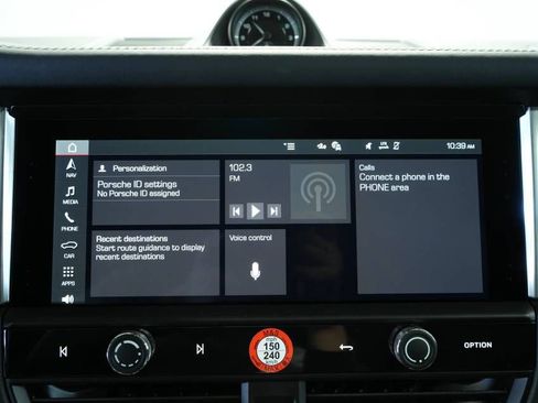 Certified 2025 Porsche Macan AWD/4WD image 17