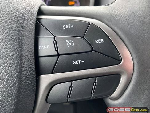 Used 2019 Jeep Grand Cherokee Altitude image 18