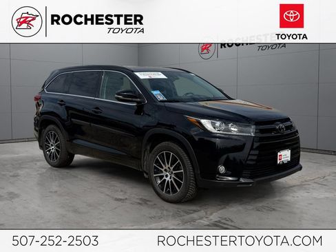 Used 2017 Toyota Highlander SE AWD/4WD image 1
