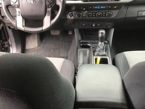 Used 2021 Toyota Tacoma 4x4 Double Cab w/ Tacoma SR5 Package image 8