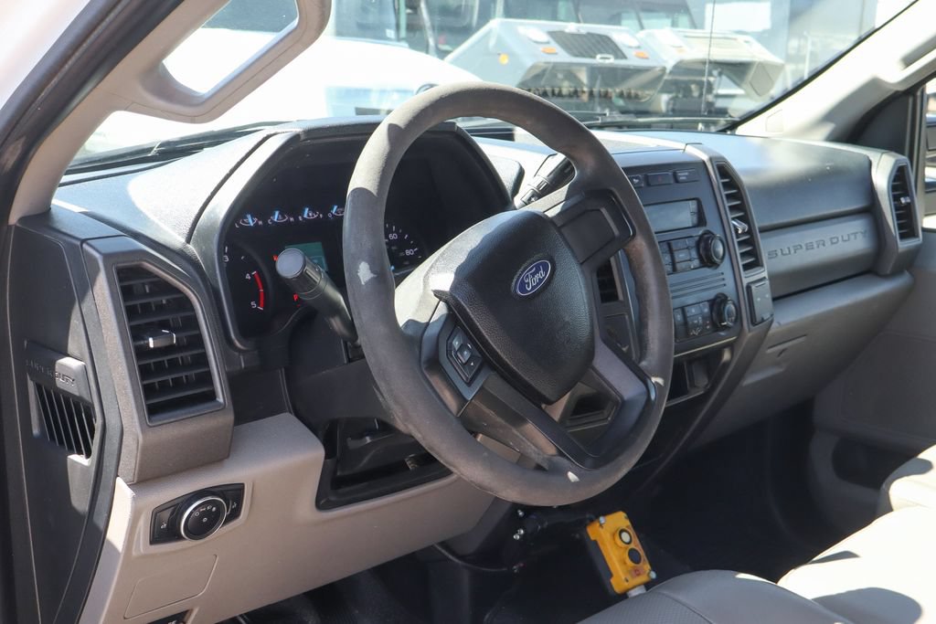 Used 2017 Ford F550 2WD Regular Cab Super Duty image 17