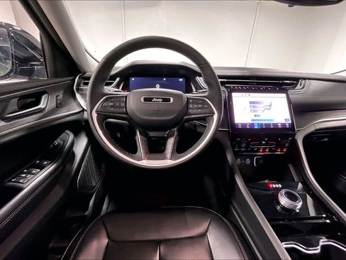 Used 2023 Jeep Grand Cherokee Limited RWD image 6