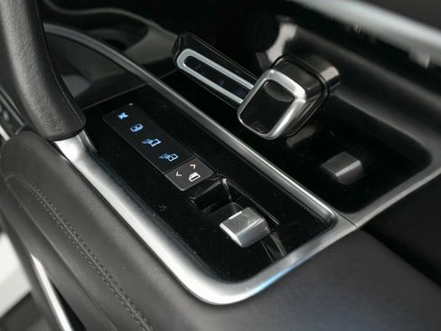 Used 2023 Land Rover Range Rover SE image 32