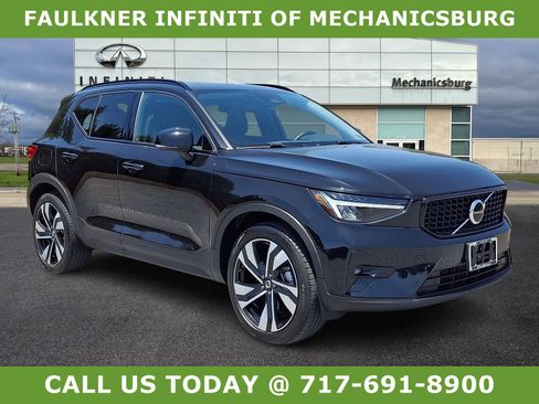 Used 2023 Volvo XC40 B5 Plus w/ Climate Package AWD/4WD image 1