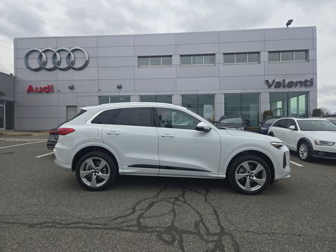 Certified 2025 Audi Q5 Premium Plus w/ Premium Plus AWD/4WD image 1