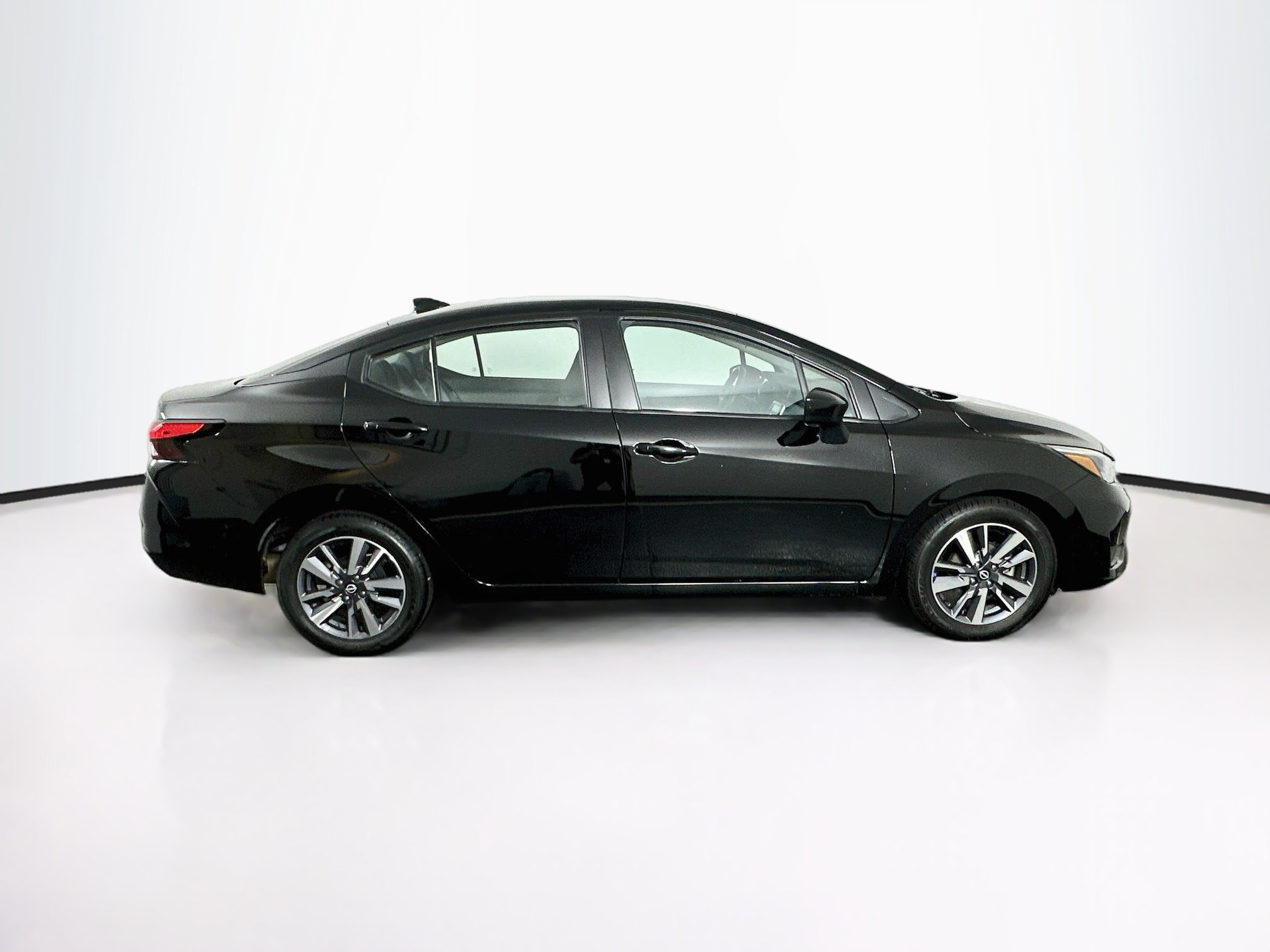 Used 2025 Nissan Versa SV FWD image 10