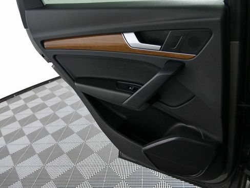 Used 2023 Audi Q5 2.0T Premium w/ Convenience Package image 27