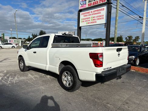 Used 2022 Nissan Titan S image 6