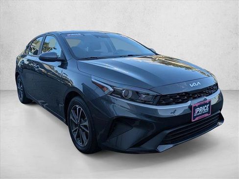 Used 2023 Kia Forte LXS w/ LXS Technology Package FWD image 3