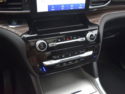 Certified 2021 Ford Explorer Limited image 18