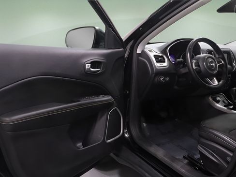 Certified 2019 Jeep Compass Latitude w/ Cold Weather Group AWD/4WD image 7
