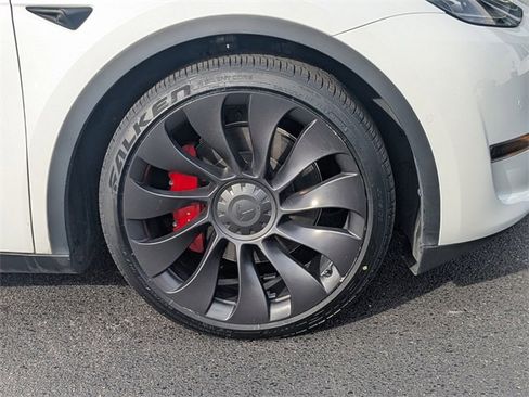 Used 2022 Tesla Model Y Performance image 11