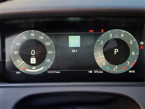 New 2025 Land Rover Range Rover Velar Dynamic SE image 11