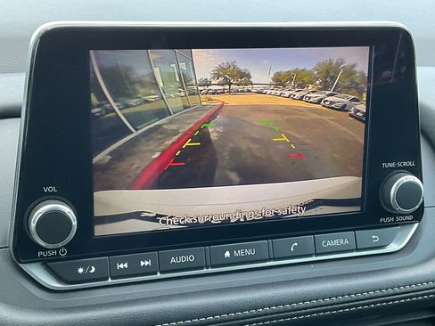 Used 2025 Nissan Rogue SV image 29