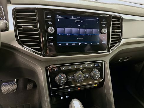 Used 2022 Volkswagen Atlas Cross Sport SE image 25